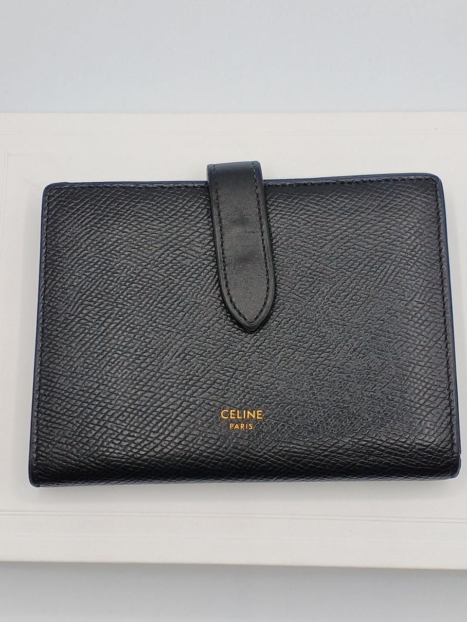 CELINE 型番：黒 二つ折り財布