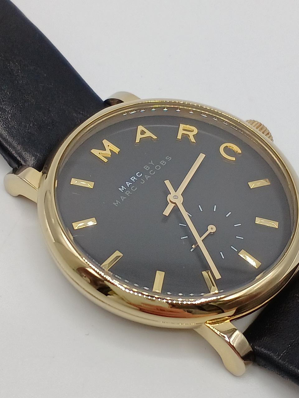 9時と10時の間にキズあります