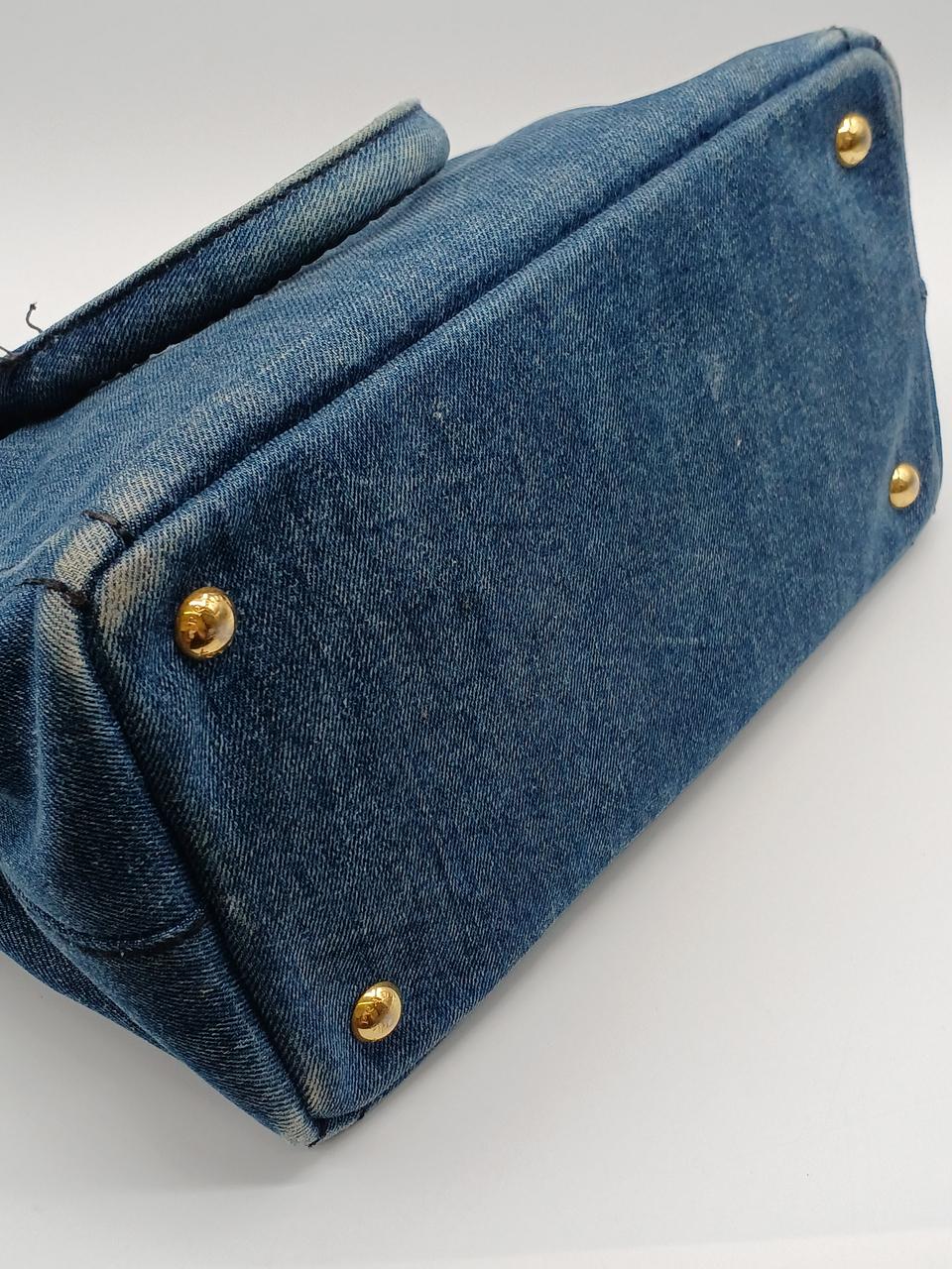 角すれて色落ちしてます