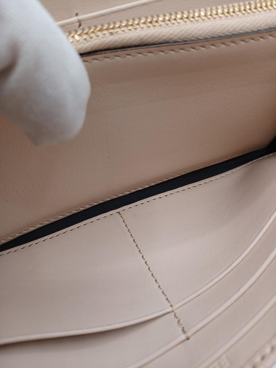 下側に汚れあり