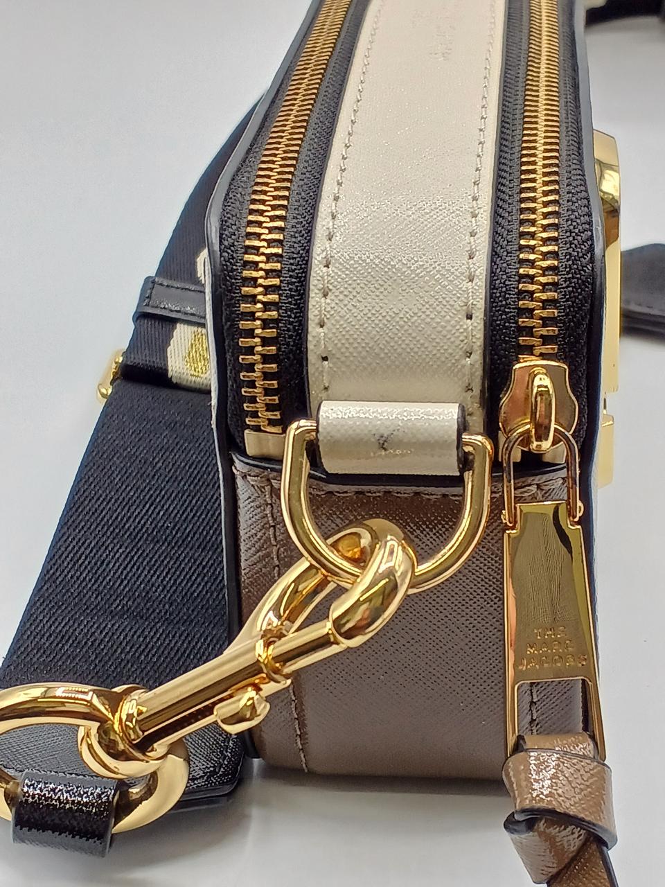 金具あたる部分に少し汚れあります