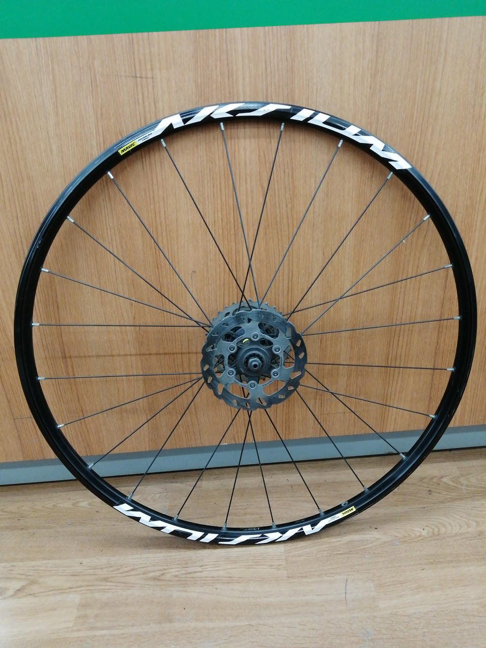 mavic アクシウムディスク　ホイール前後セット(中古) MAVIC AKSIUM アクシウム ホイール前後セット - メルカリ