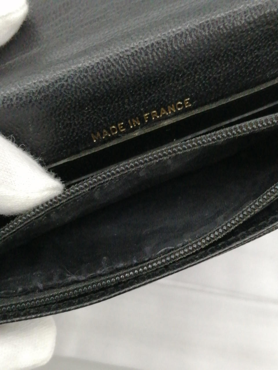 ファスナーポケット内部
汚れ等見られます