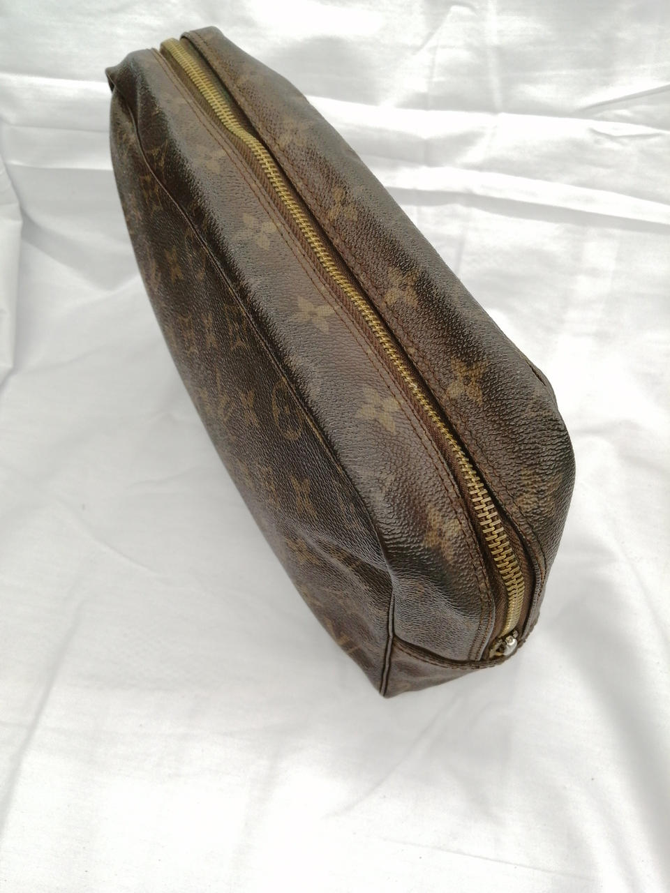 全体的に変色が見られます