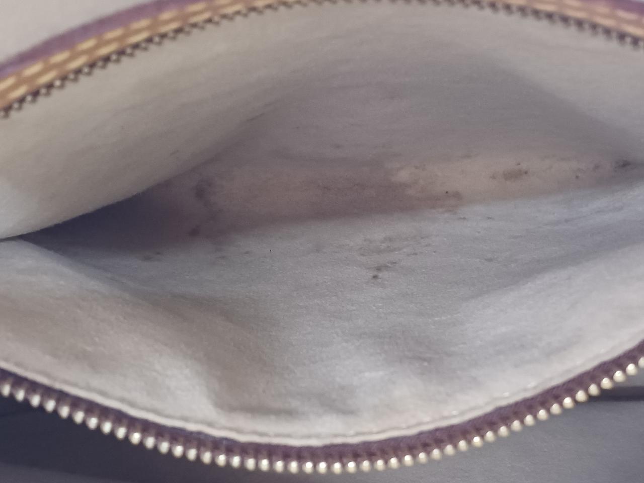 内ポケットにシミ有り