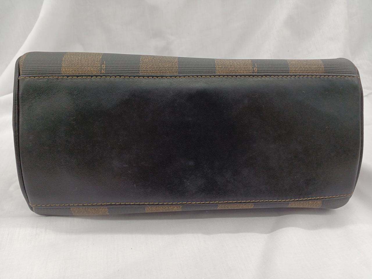 低部シミが多数あります