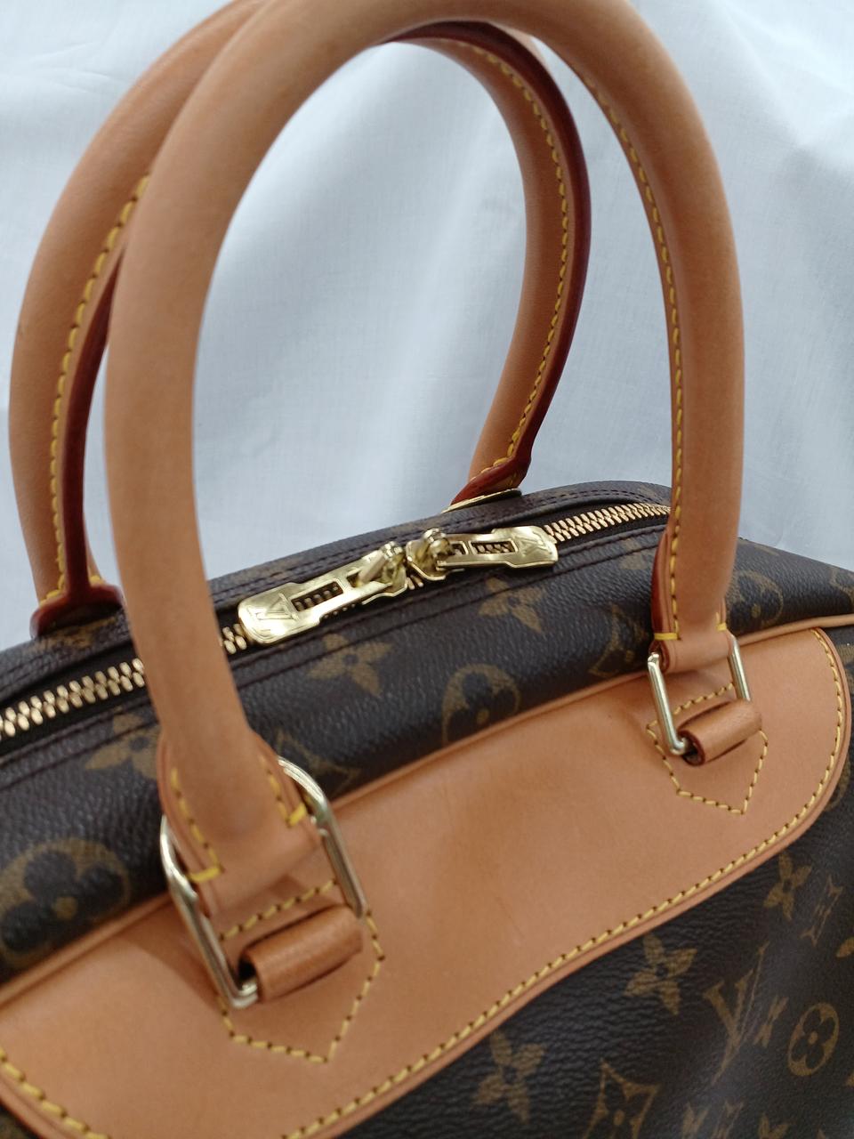 ※レザー部分にキズがあります