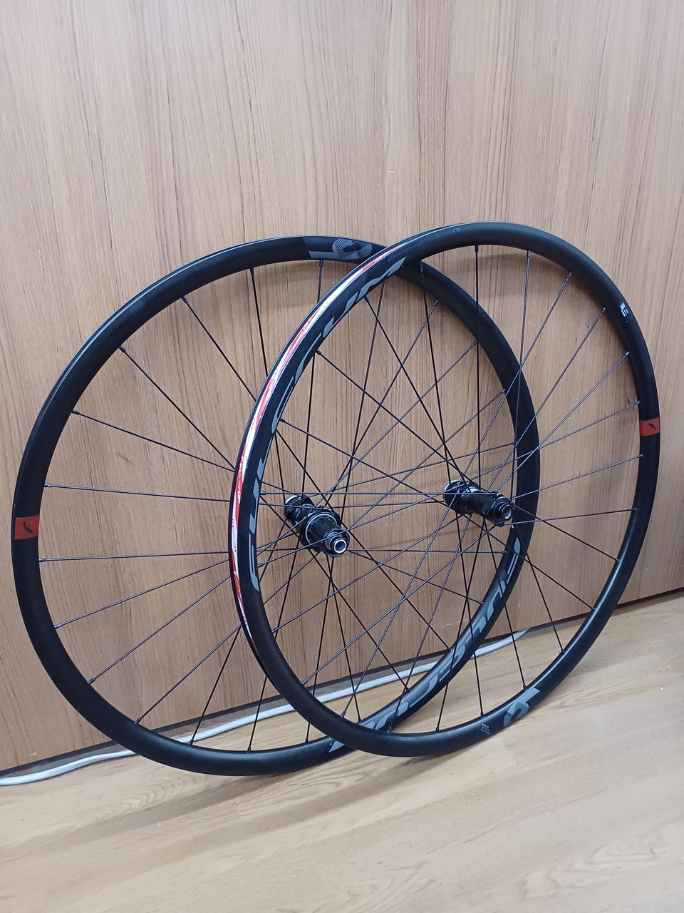 Fulcrum Comp ホイールセット 走行距離50km未満 SALE】ほぼ半額！！！FULCRUMのミドル＆ハイエンドホイールが
