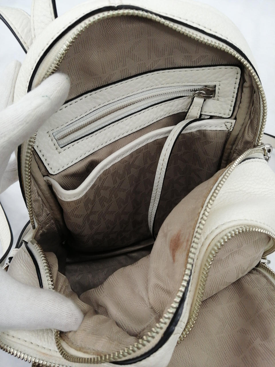 ファスナーポケット
オープンポケット