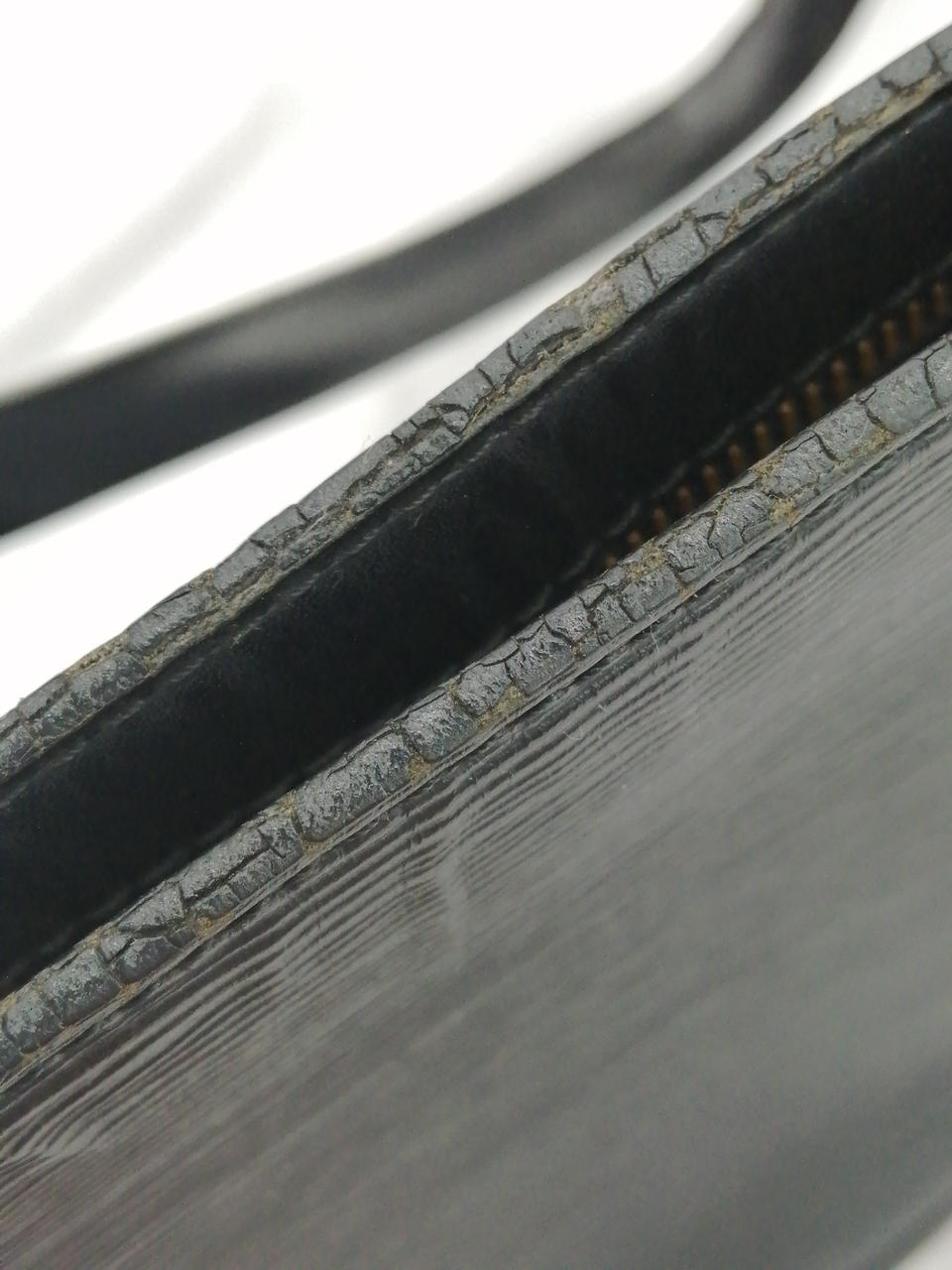 全体フチ割れ見られます