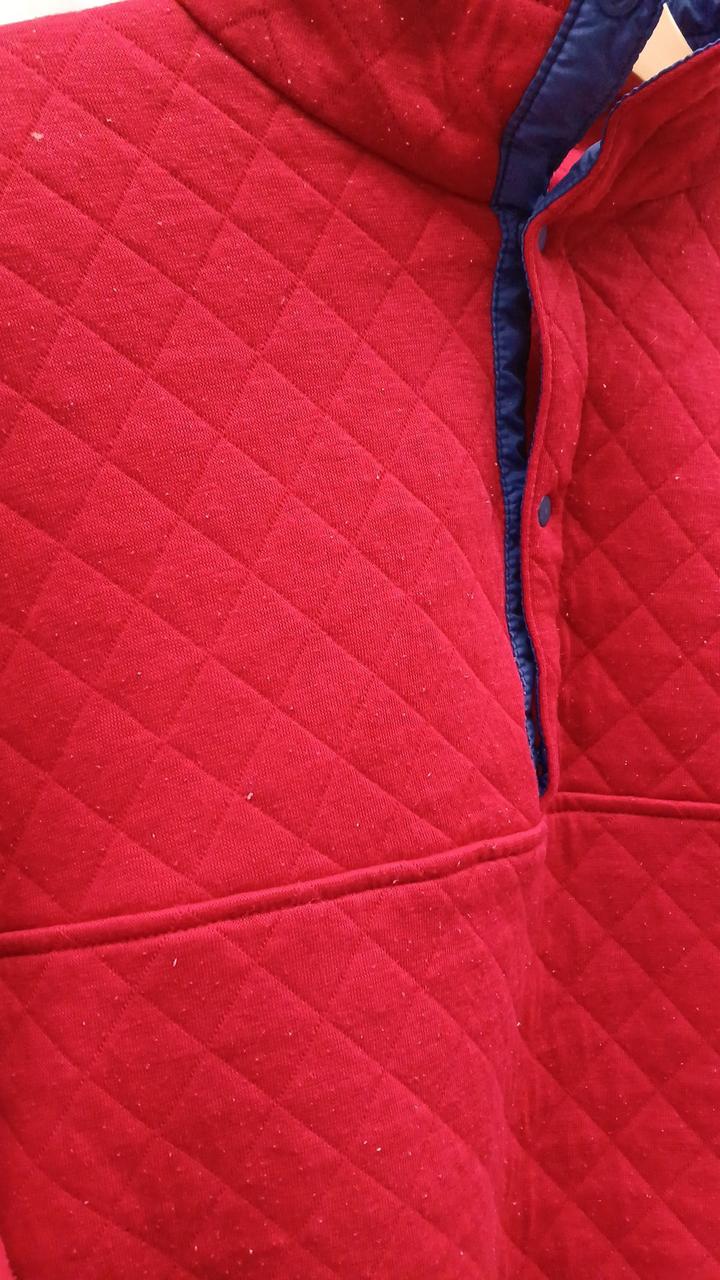 表面、裏面共に毛玉が多数あります