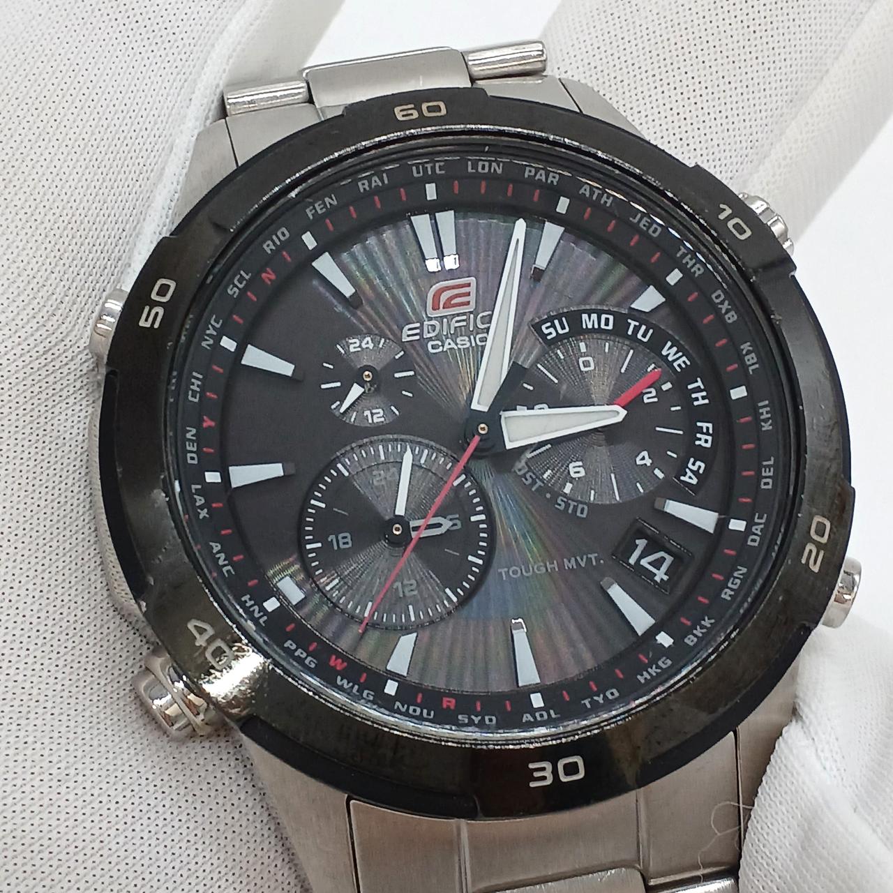 ベゼルに傷あり