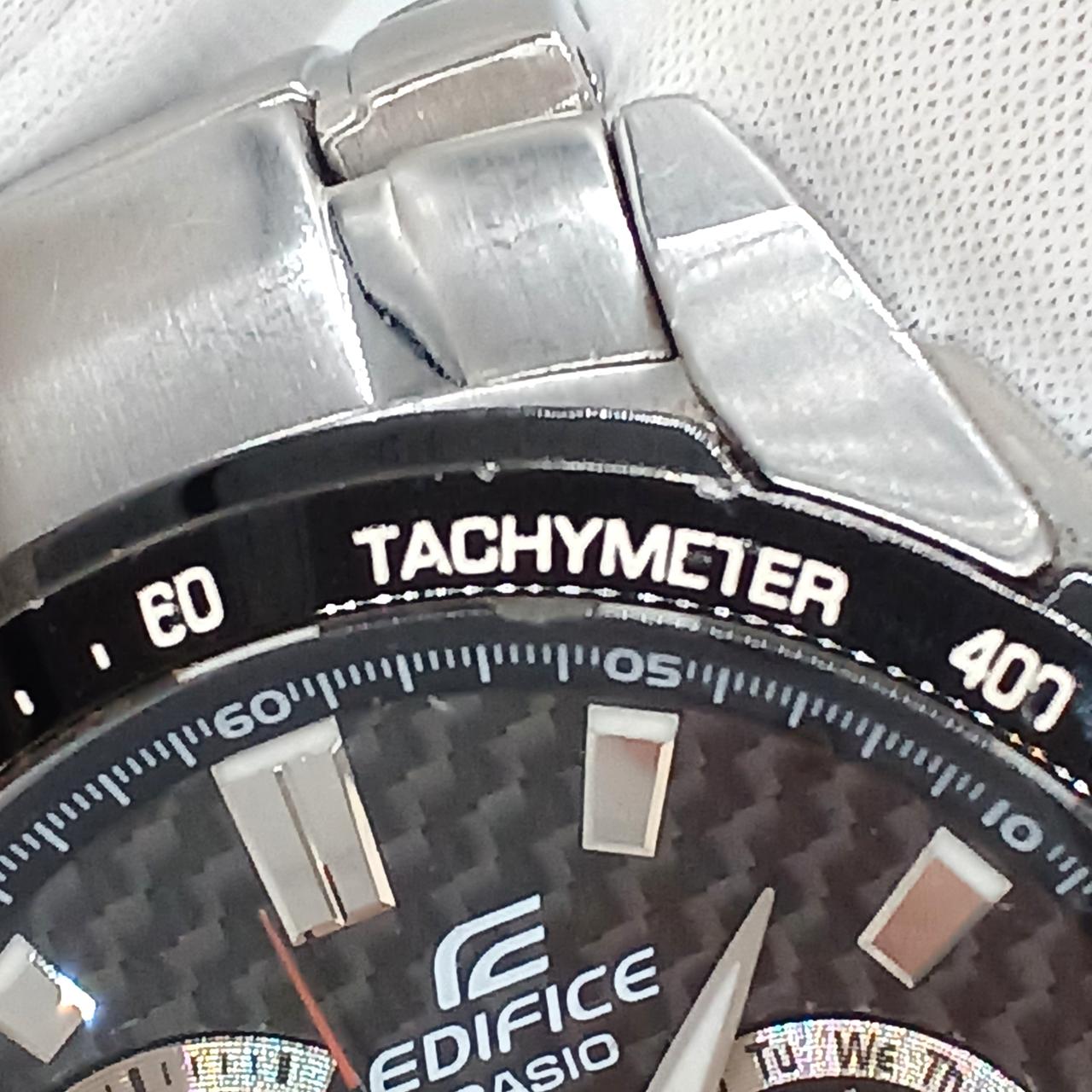 風防に小傷、欠けあり