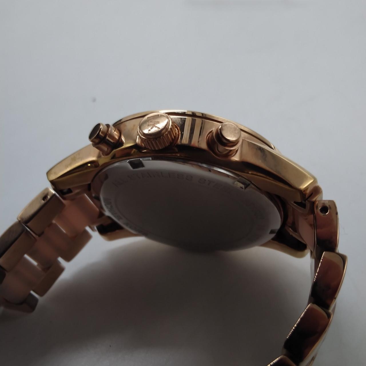 メッキの変色があります。