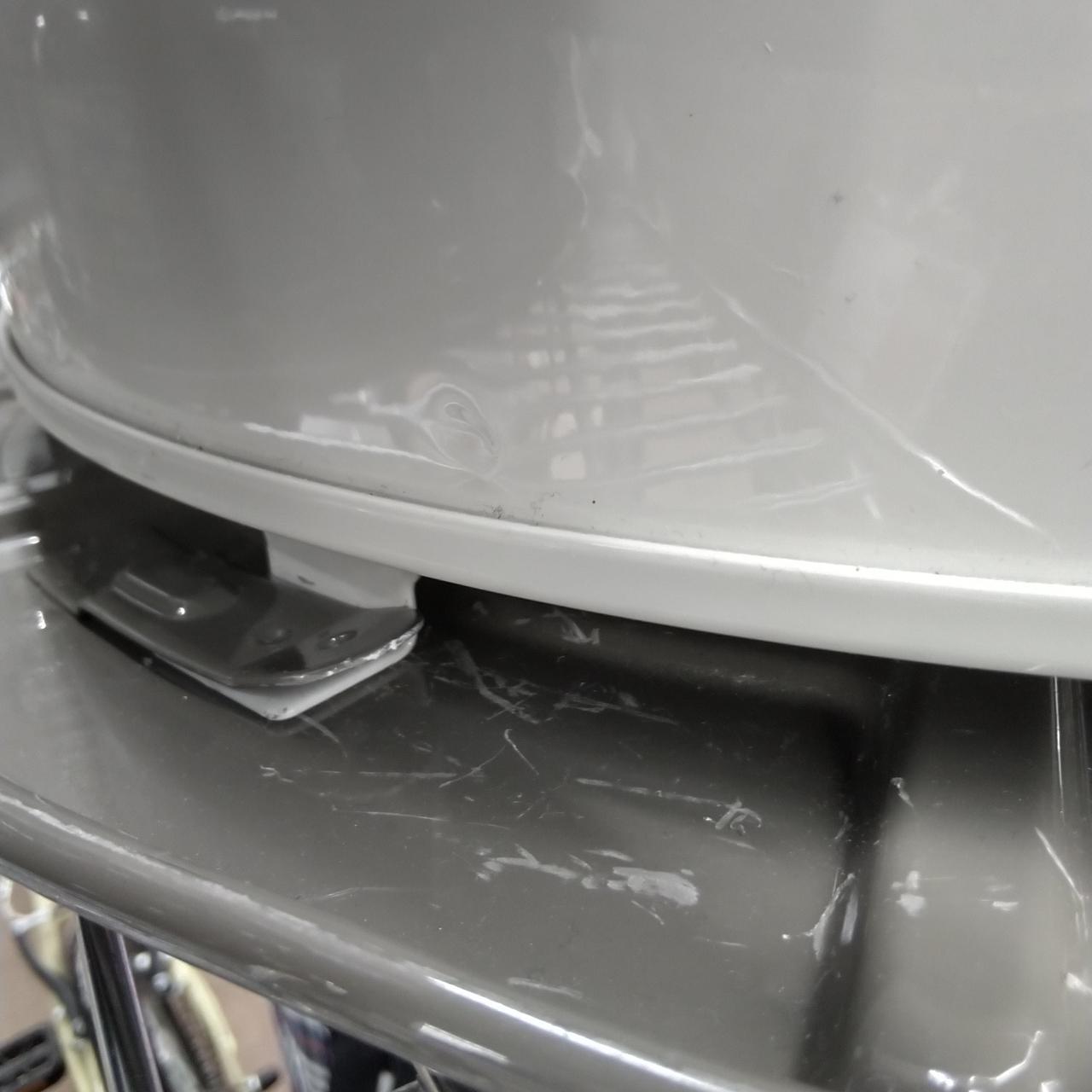 円盤プレートに傷があります。