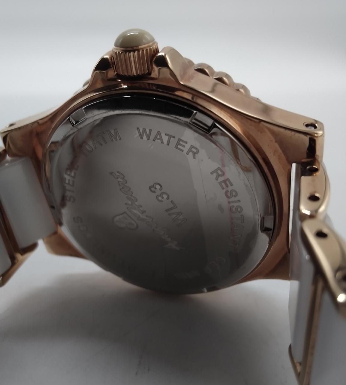 保護シールが残っています。