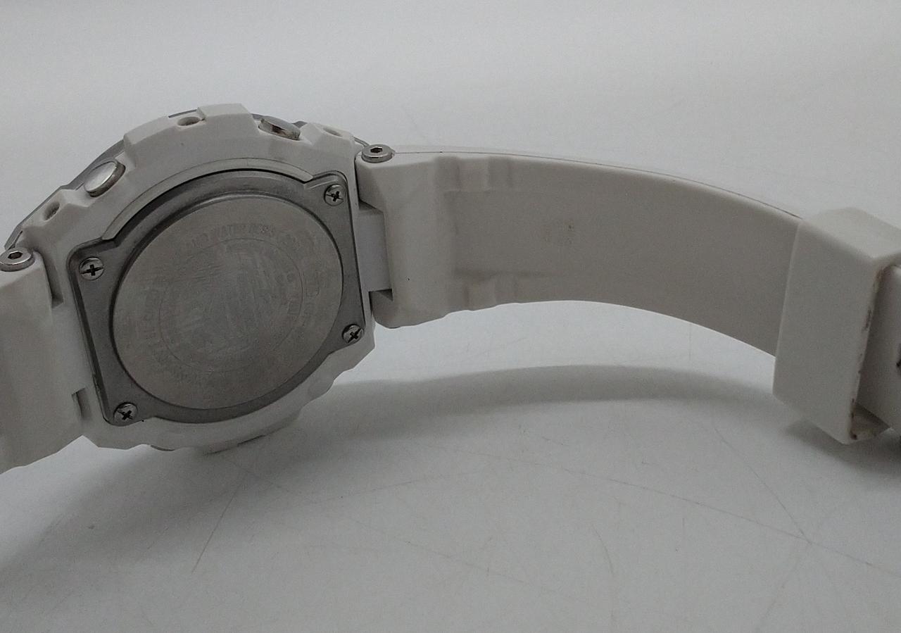 ベルト内側に汚れがあります。