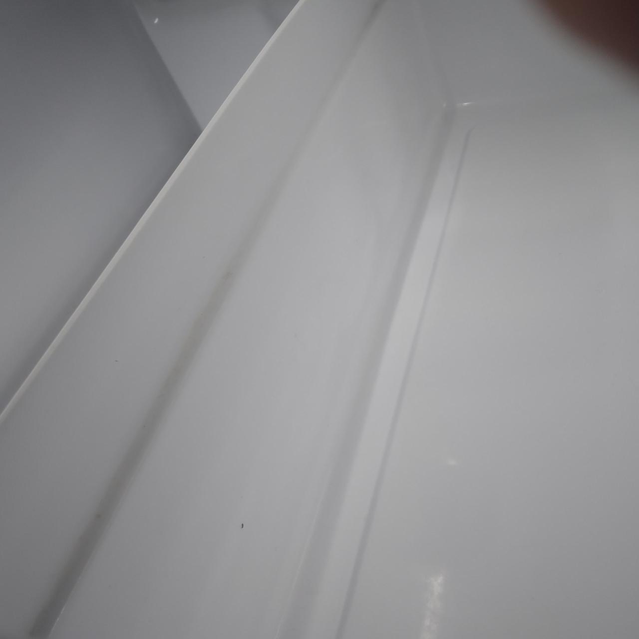 庫内に汚れがあります。