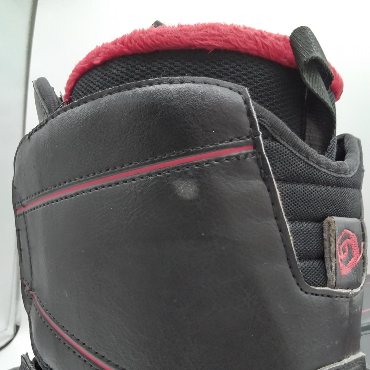 白い汚れがあります。