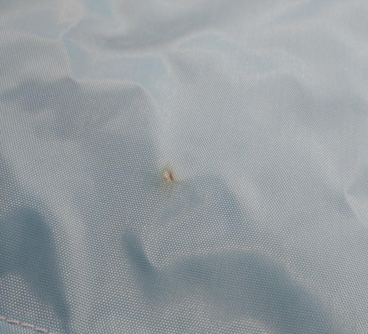 シミ汚れがあります。