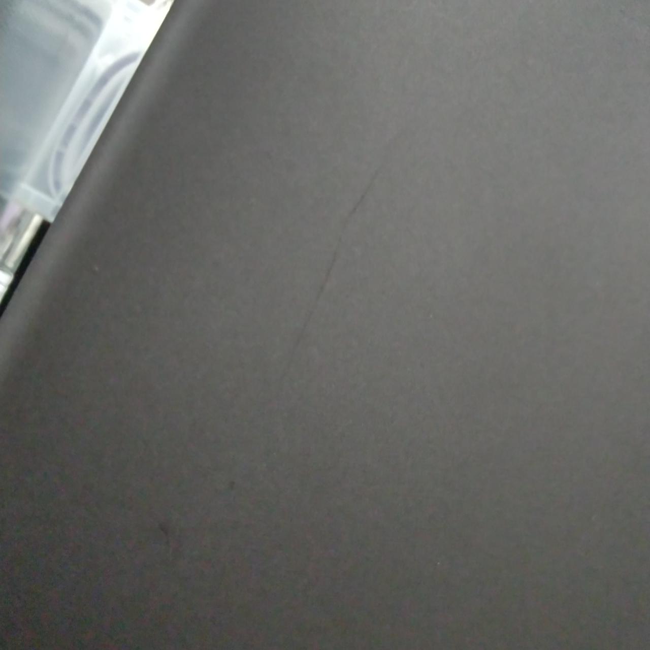 傷とシミがあります。