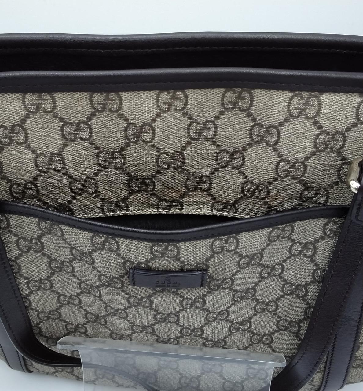 ポケットの内側に縁の色移りがあります。