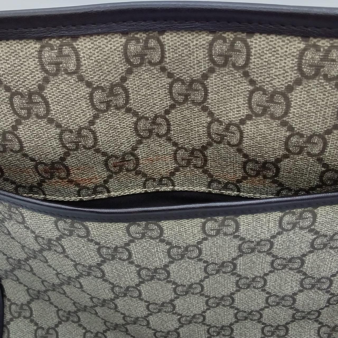 ポケットの内側に縁の色移りがあります。