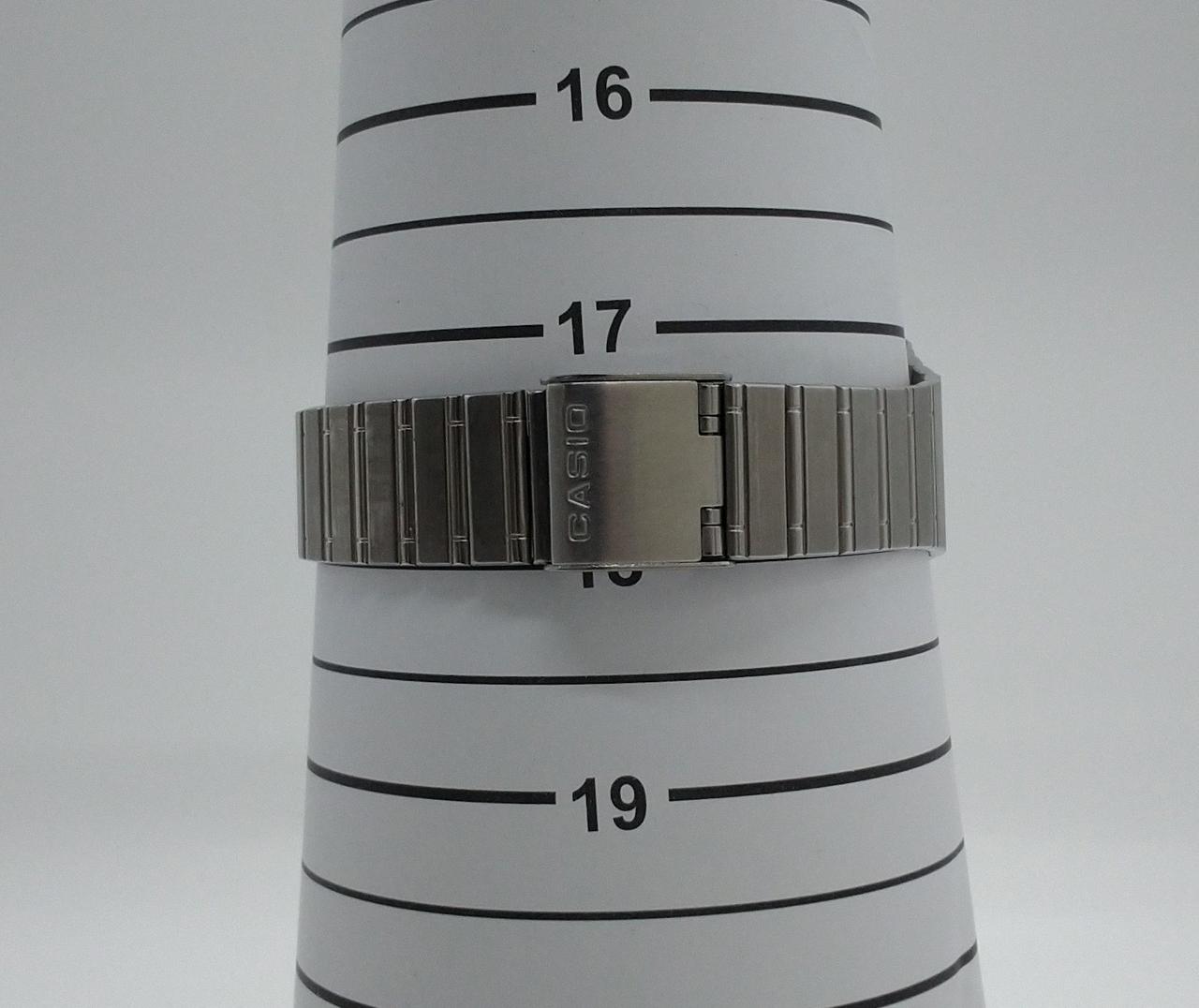 腕回り17.5cmです。