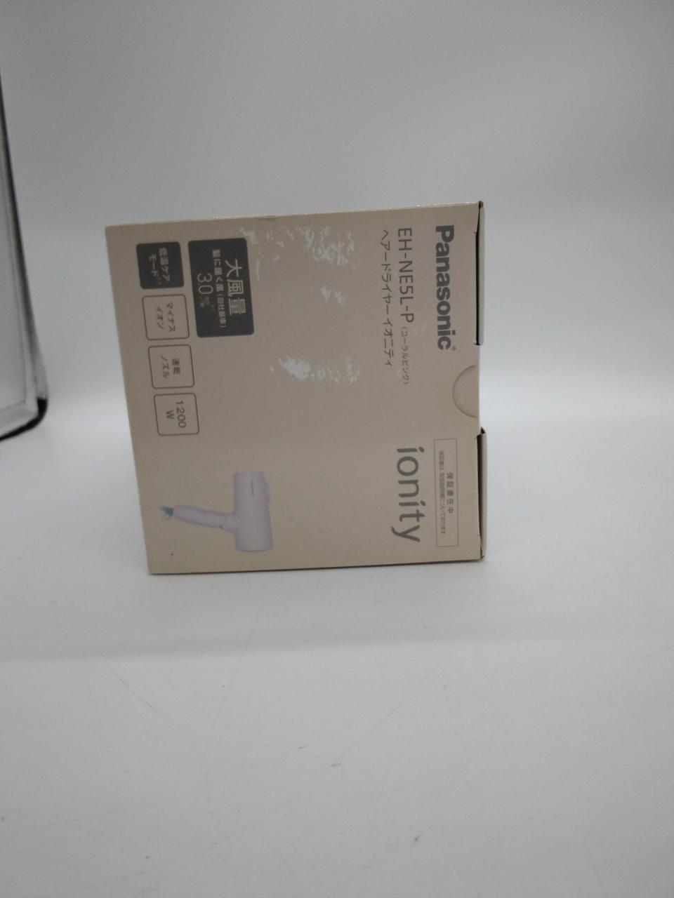 箱に傷みがあります。