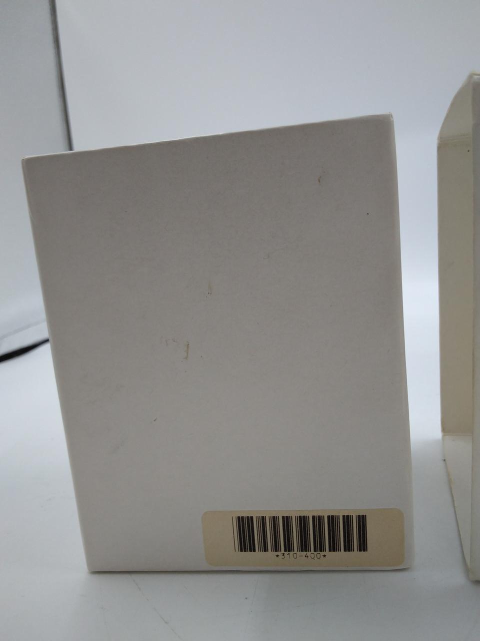 収納箱にシミ汚れが各所あります。