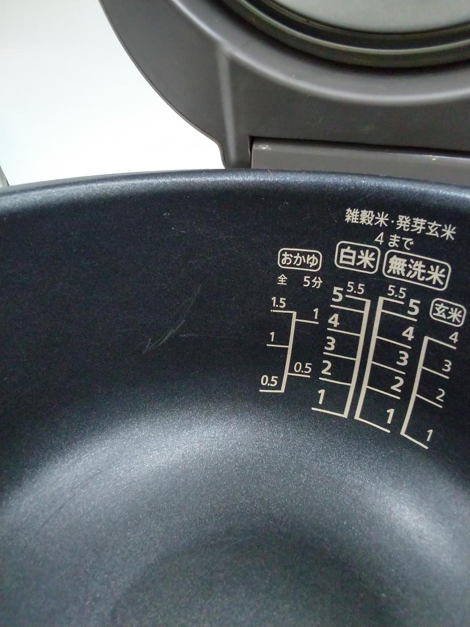 内釜に傷があります。