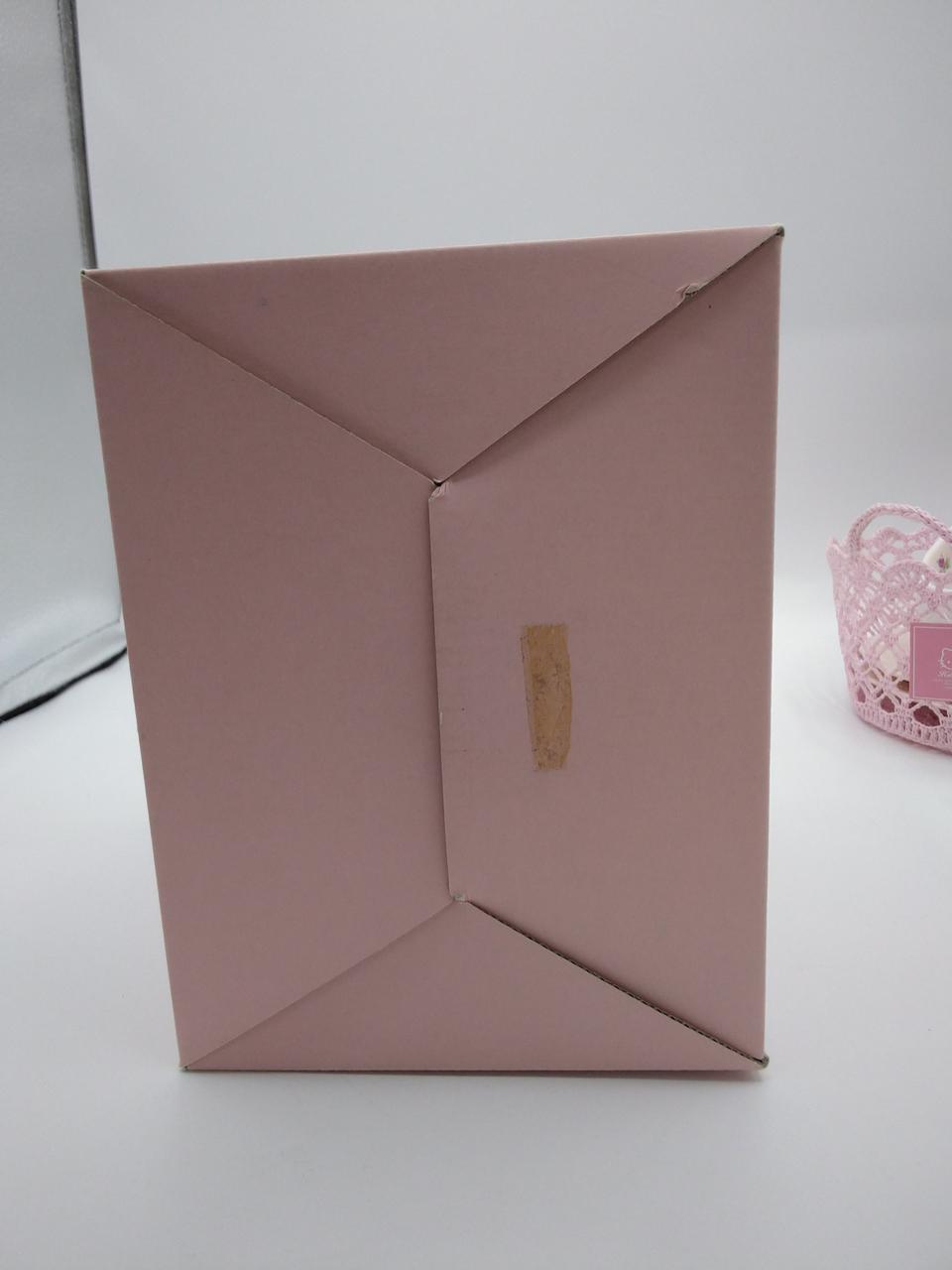 箱にテープ跡があります。