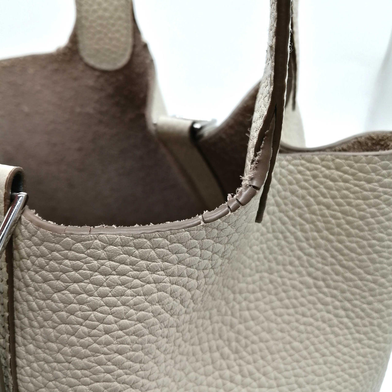 フチ割れや傷あり