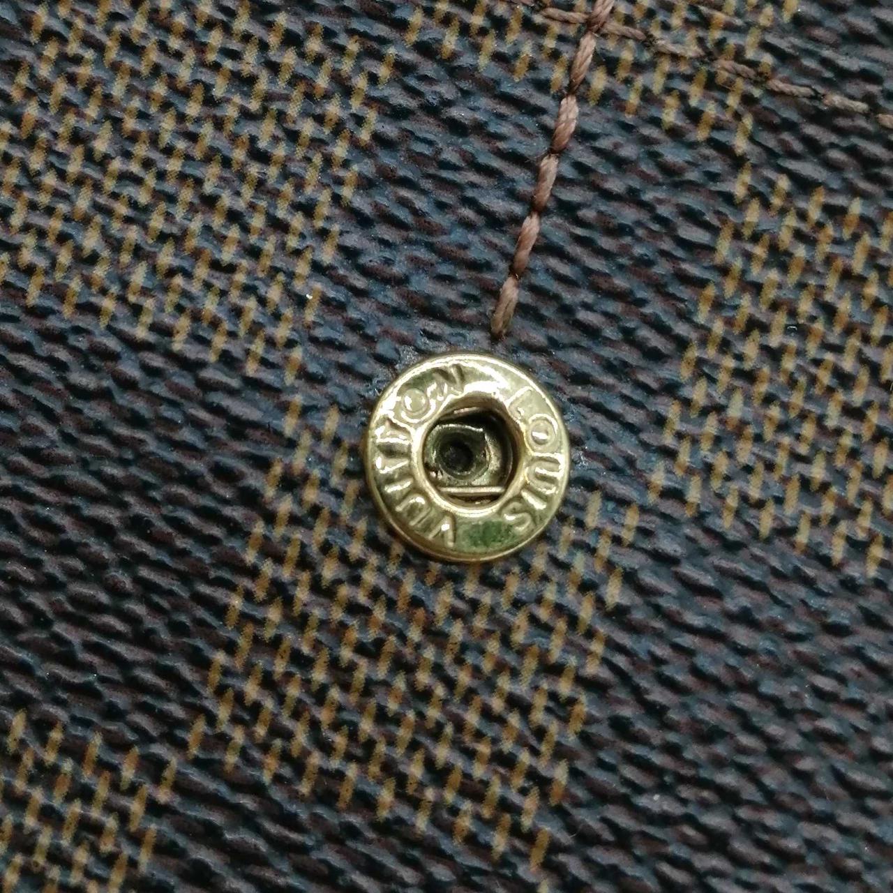 留具凹みや破損ありの為、かなり緩いです