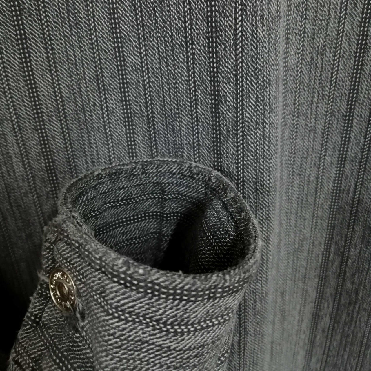 袖口小さな破れあり