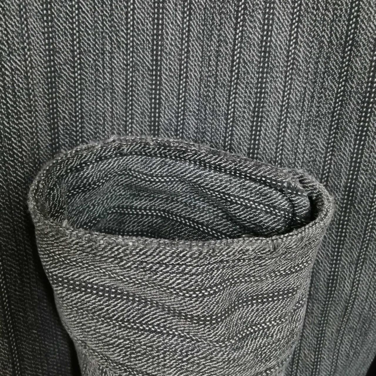 袖口小さな破れホツレあり