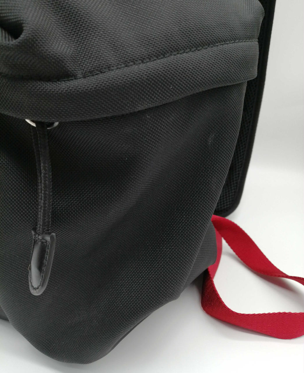 左右ポケットに白スレあり