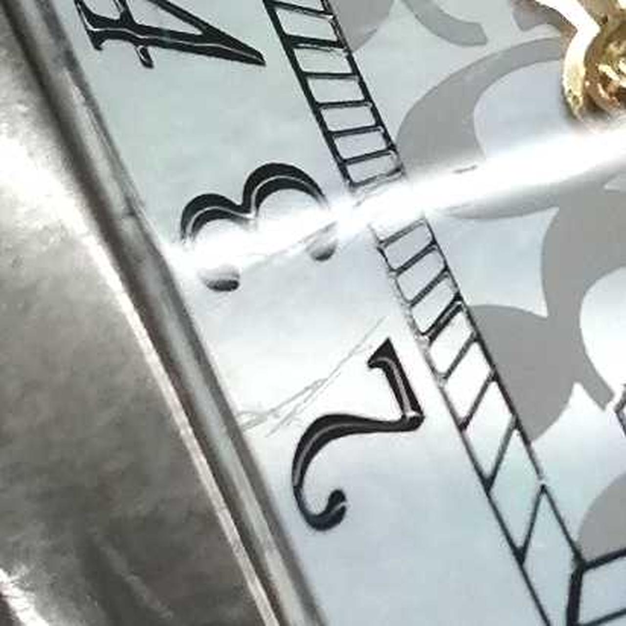 ガラスに傷あり