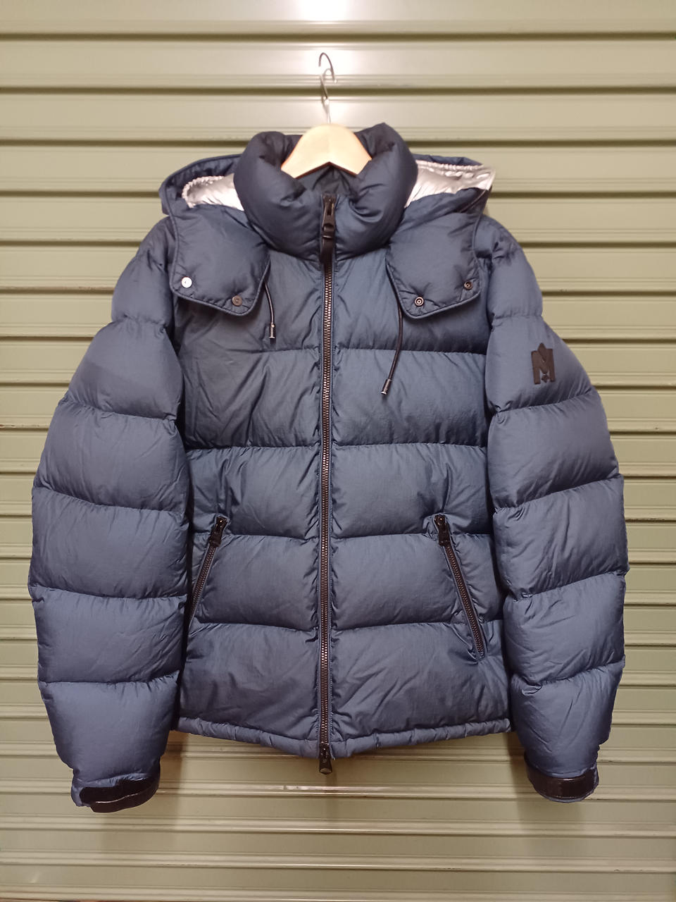 全体的に使用感、スレや汚れあり