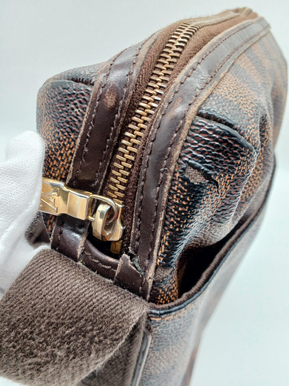 劣化、割れ傷等あり