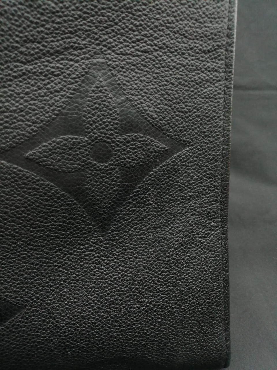 白スレ汚れあり