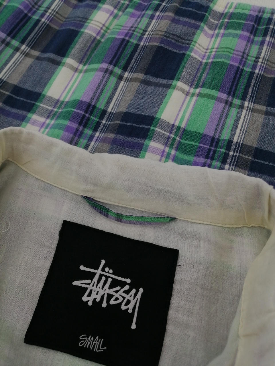 襟元若干の黄ばみあり