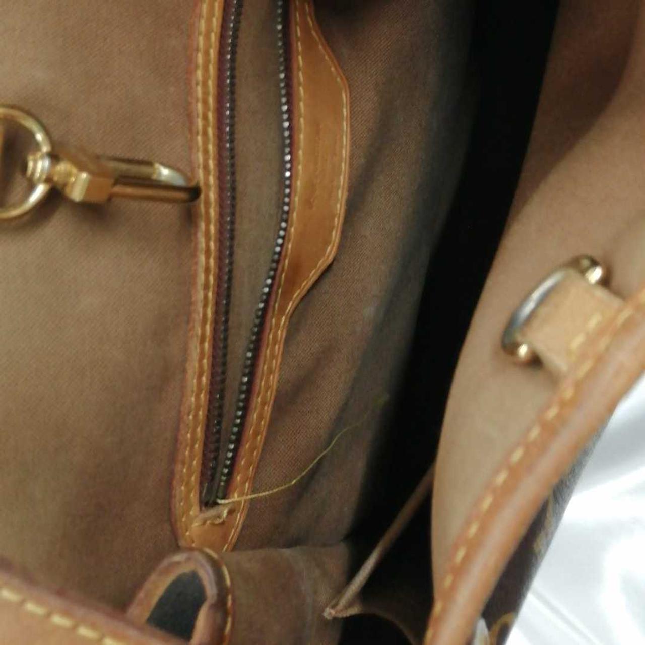 内部ファスナー付近ほつれあり