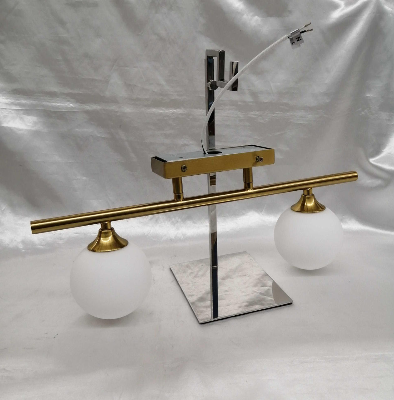 箱に直接梱包材を巻いて発送致します。