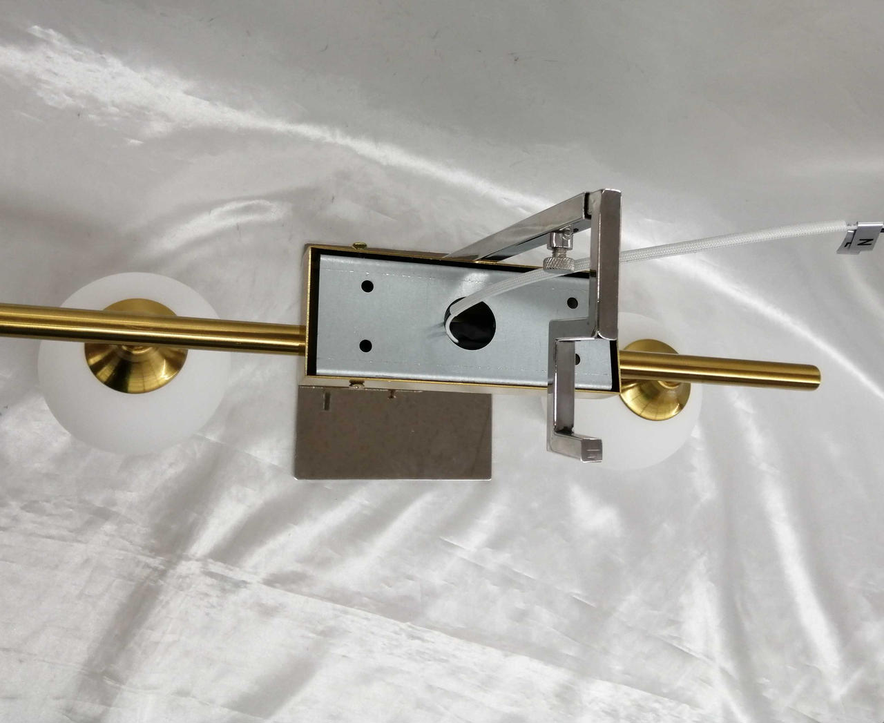 取付け板取付け済み。