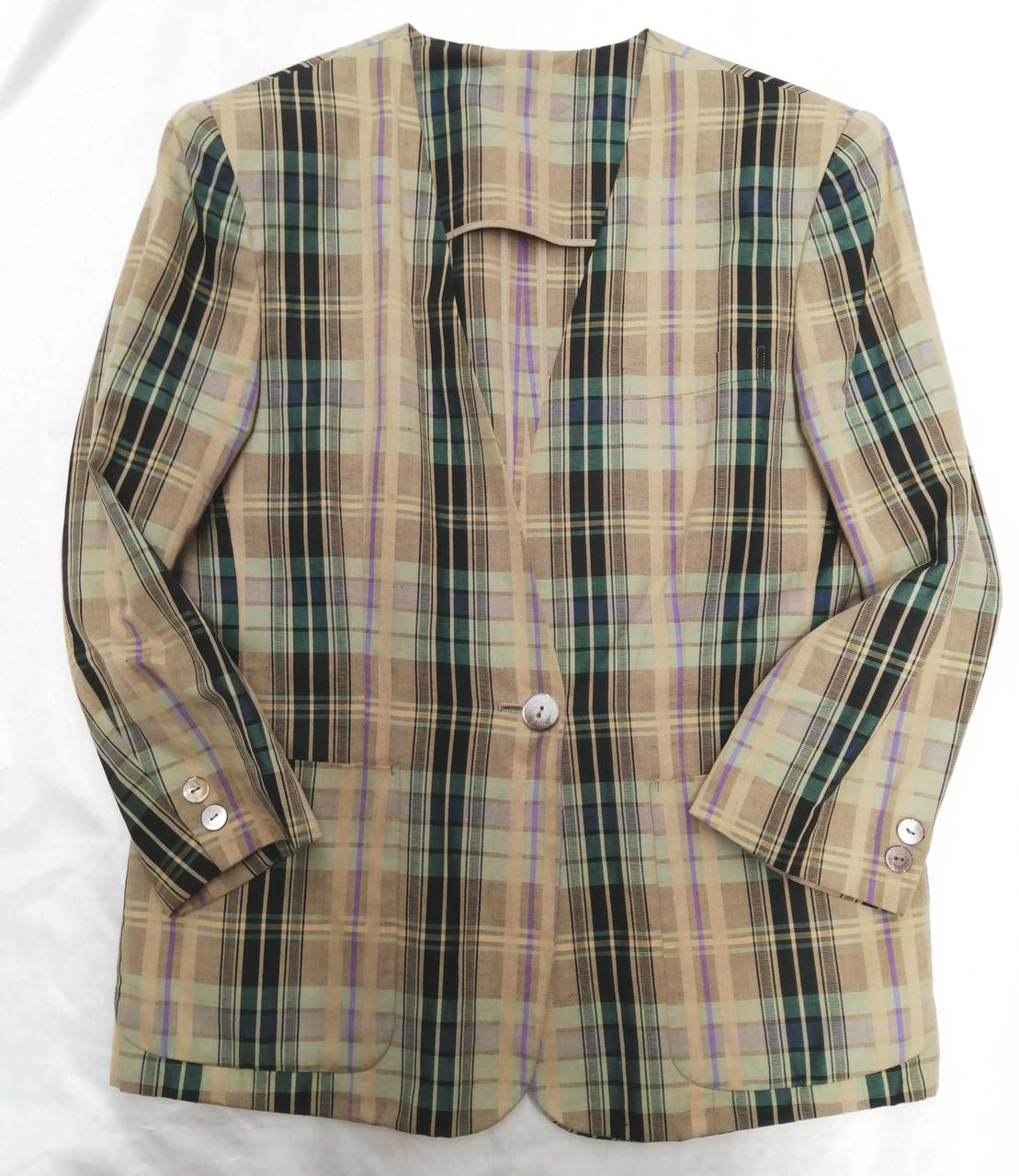 袖が少し短めです。