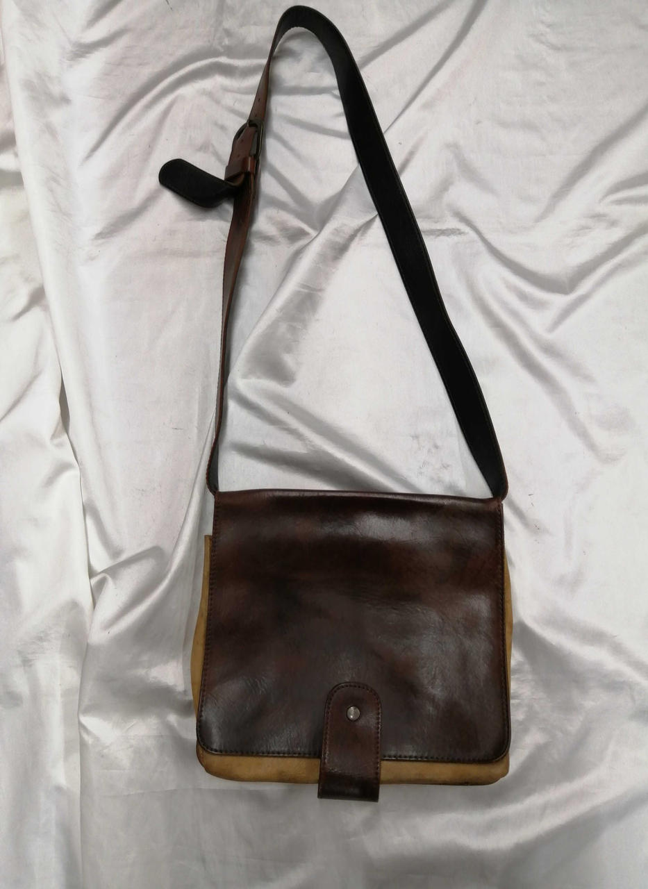 肩ベルト端折り癖あり