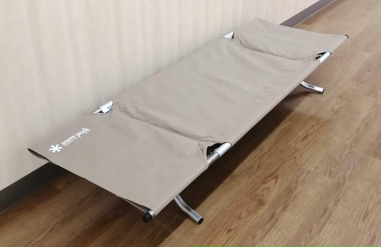 付属の袋に直接梱包材して発送いたします。