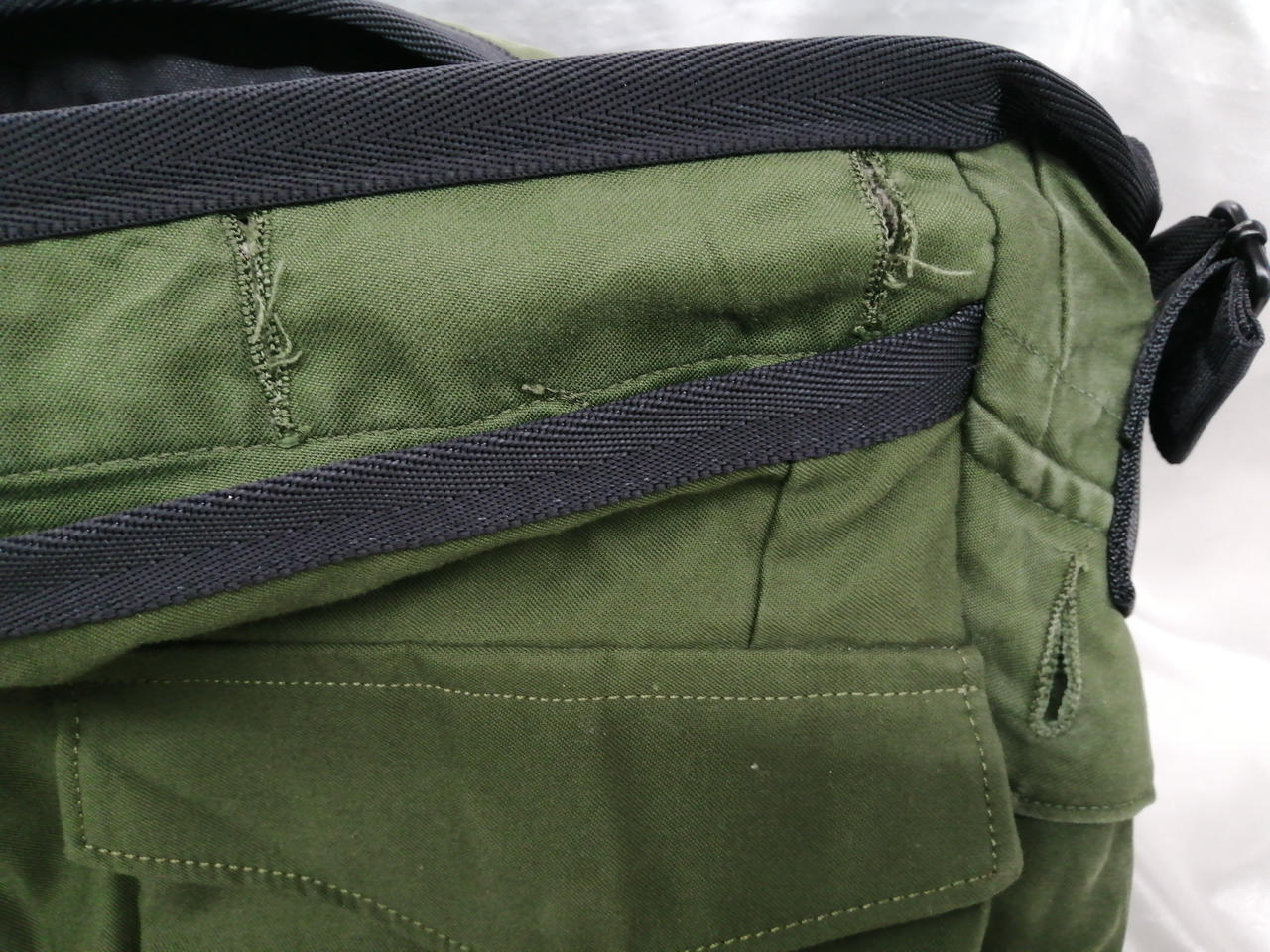 元洋服所々ボタンホールがいます