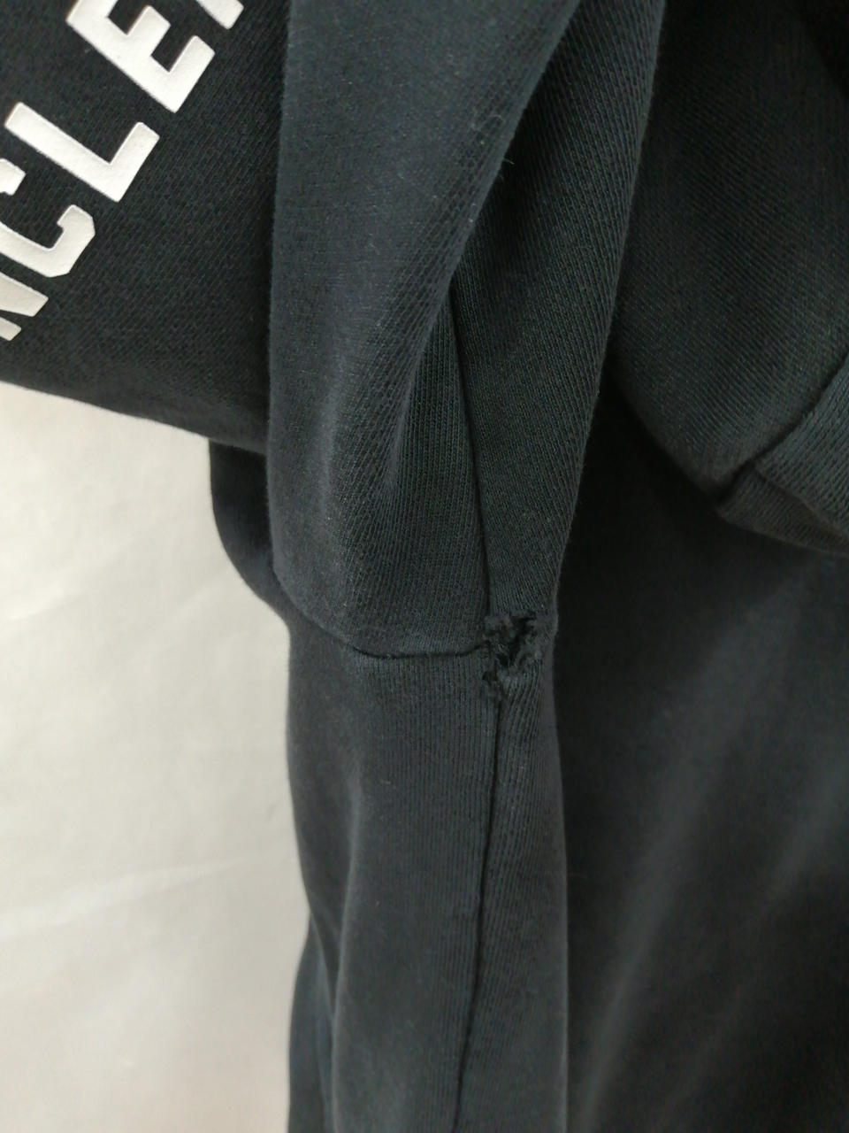左脇部破れ